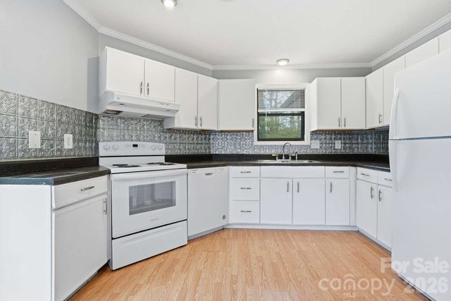 714 Farmington Circle, Hendersonville, NC 28739