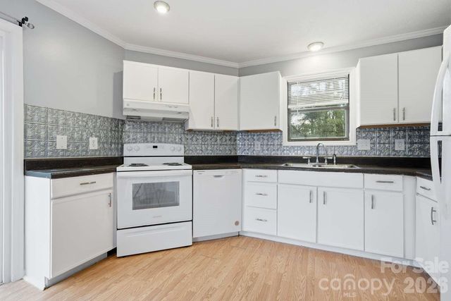 714 Farmington Circle, Hendersonville, NC 28739