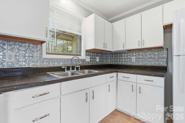 714 Farmington Circle, Hendersonville, NC 28739