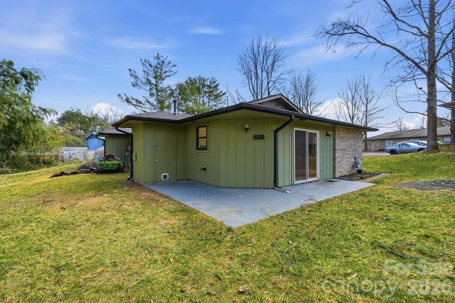 714 Farmington Circle, Hendersonville, NC 28739