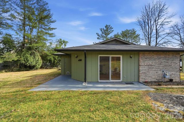 714 Farmington Circle, Hendersonville, NC 28739