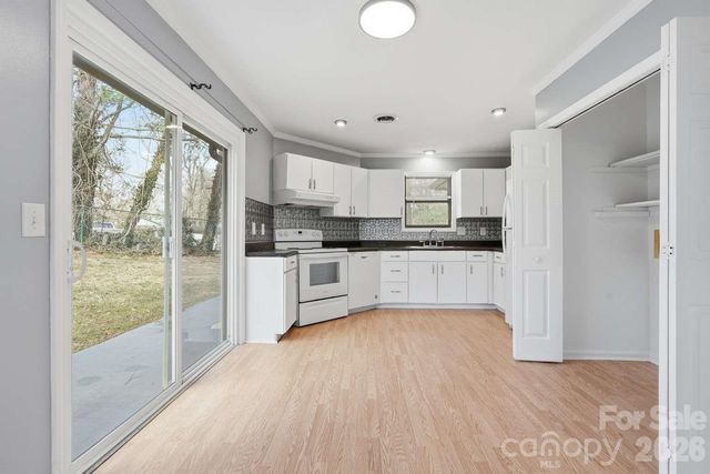 714 Farmington Circle, Hendersonville, NC 28739