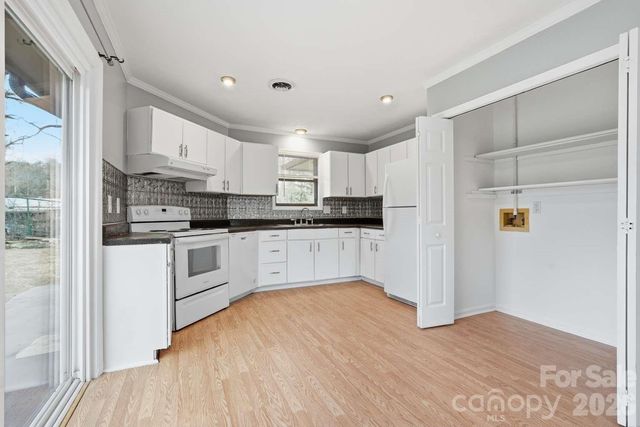 714 Farmington Circle, Hendersonville, NC 28739