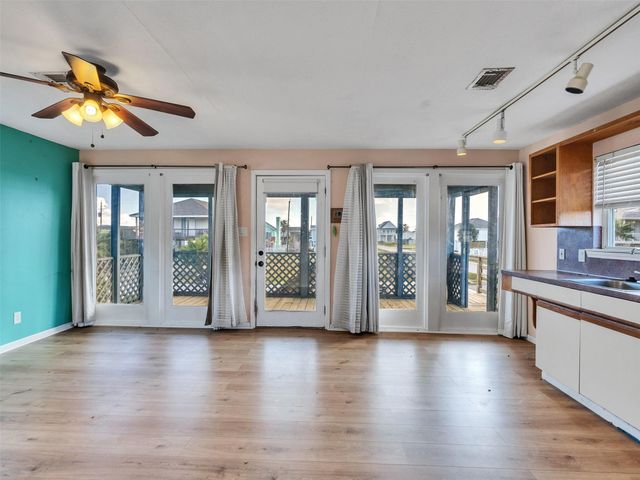 4038 Panola Drive, Galveston, TX 77554