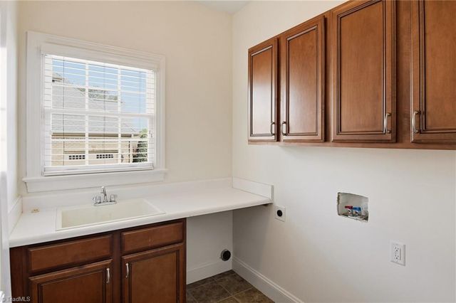 5522 Garden Park Lane, Winston-salem, NC 27106