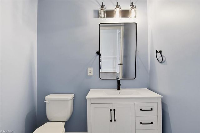 5522 Garden Park Lane, Winston-salem, NC 27106