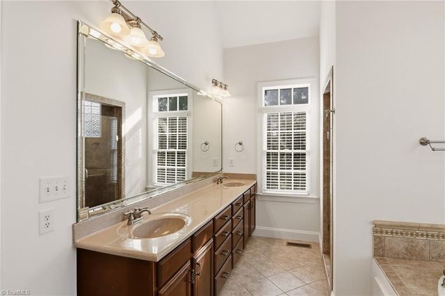 5522 Garden Park Lane, Winston-salem, NC 27106