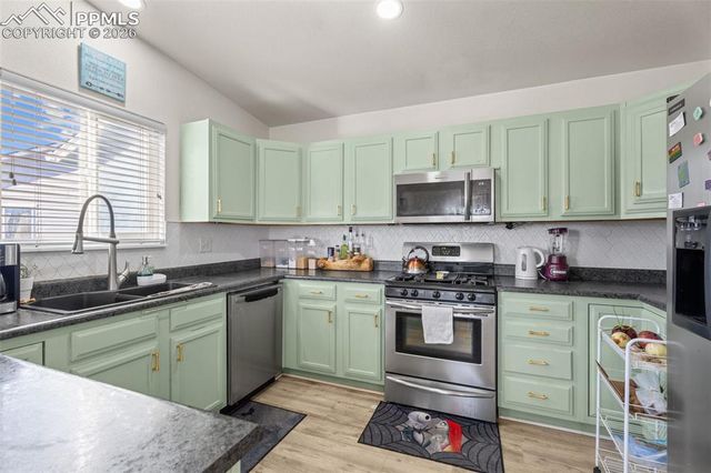 7152 Cliffrose Drive, Colorado Springs, CO 80925