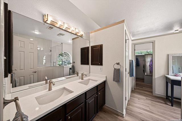 17431 Helotes Springs, Helotes, TX 78023