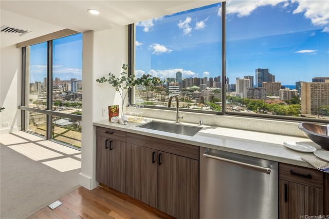 1114 Punahou Street PH3, Honolulu, HI 96826