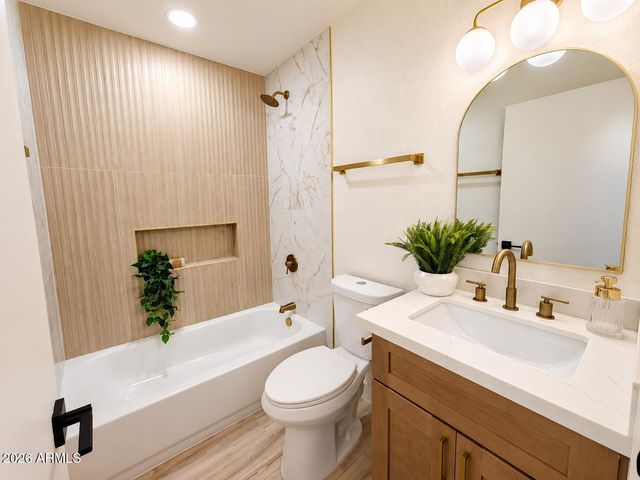 729 E HUBER Street, Mesa, AZ 85203