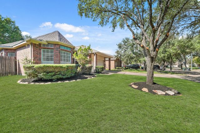 1114 Foxland Chase Street, Sugar Land, TX 77479