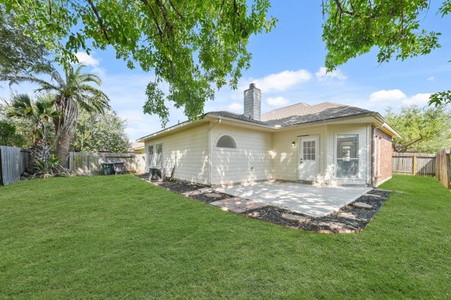 1114 Foxland Chase Street, Sugar Land, TX 77479