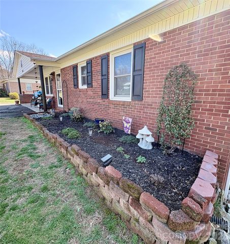 5666 US 70 Highway E, Nebo, NC 28761