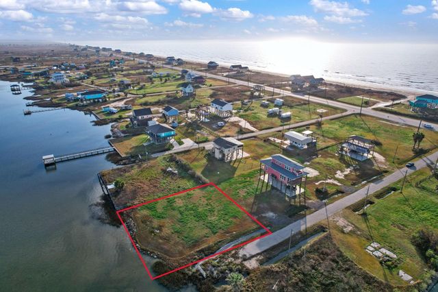 1050 N Margaret Road, Gilchrist, TX 77617