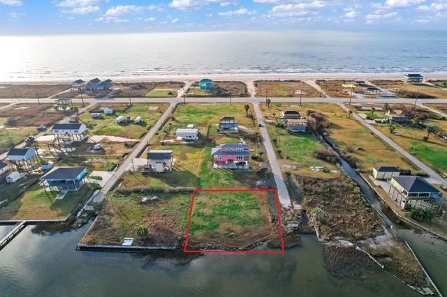 1050 N Margaret Road, Gilchrist, TX 77617