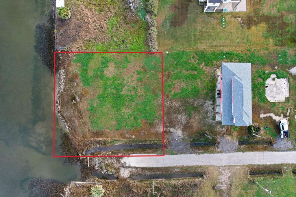 1050 N Margaret Road, Gilchrist, TX 77617