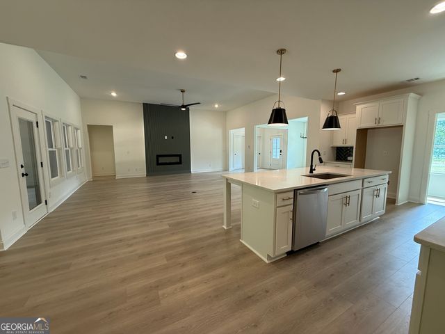 409 Flint Farms Drive, Concord, GA 30206