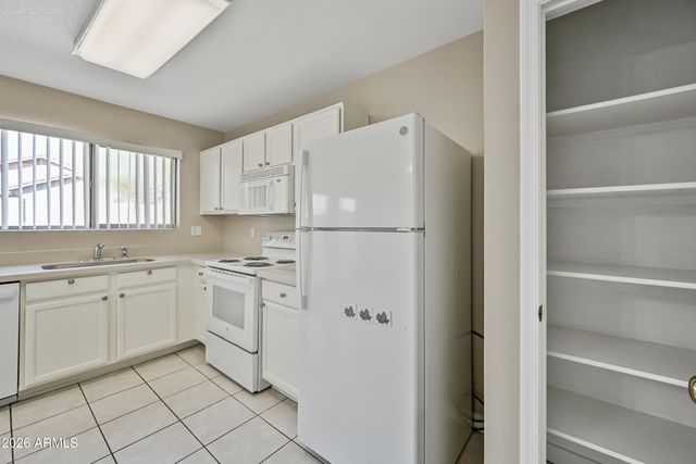 10550 W VIA DEL SOL Avenue, Peoria, AZ 85383