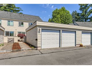 220 Ne VILLAGE SQUIRE Ave, Gresham, OR 97030