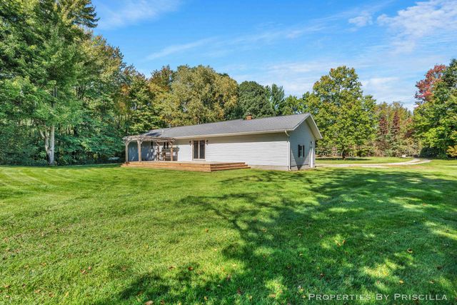 5005 Jensen Road, Fruitport, MI 49415