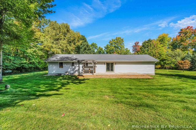 5005 Jensen Road, Fruitport, MI 49415