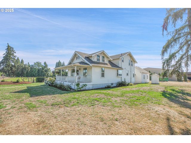 1877 N HOLLY St, Canby, OR 97013