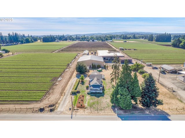 1877 N HOLLY St, Canby, OR 97013