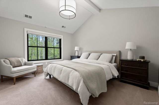 5200 Windingwood Drive, Bloomfield Charter Township, MI 48302