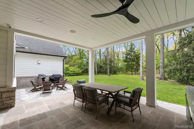 5200 Windingwood Drive, Bloomfield Charter Township, MI 48302