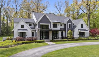 5200 Windingwood Drive, Bloomfield Charter Township, MI 48302