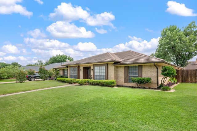 4306 Three Oaks Drive, Arlington, TX 76016