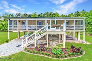 5225 Pointset Avenue, Bay Saint Louis, MS 39520
