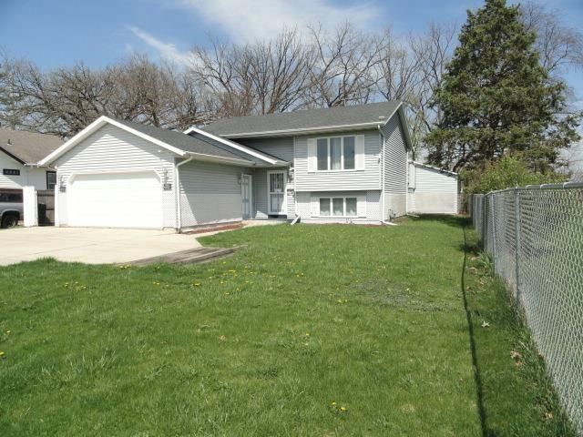 468 W Delavan Dr, Janesville, WI 53546
