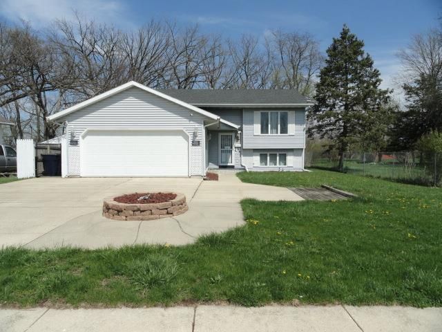468 W Delavan Dr, Janesville, WI 53546