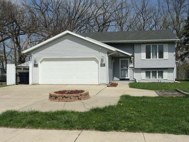 468 W Delavan Dr, Janesville, WI 53546