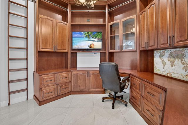 5351 Ventura Drive, Delray Beach, FL 33484
