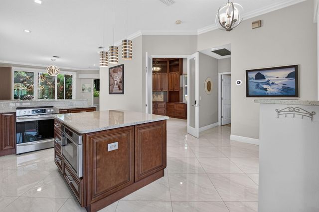 5351 Ventura Drive, Delray Beach, FL 33484