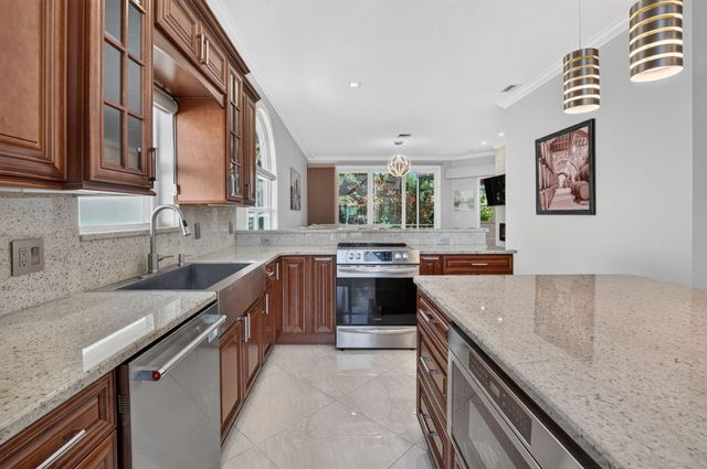 5351 Ventura Drive, Delray Beach, FL 33484