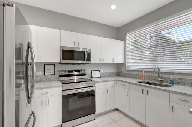 5351 Ventura Drive, Delray Beach, FL 33484