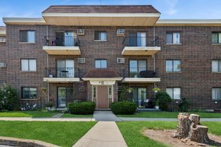 944 N Rohlwing Road GJ, Addison, IL 60101