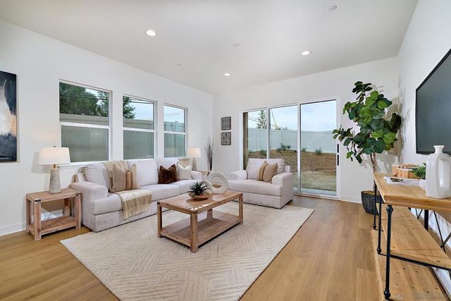 757 Michael Ct, Vista, CA 92081