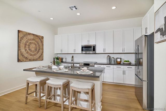 757 Michael Ct, Vista, CA 92081
