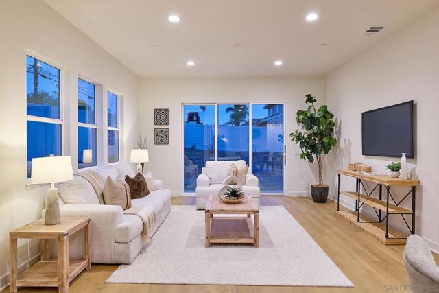 757 Michael Ct, Vista, CA 92081