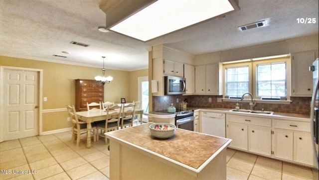 7067 Edgewater Drive, Ridgeland, MS 39157