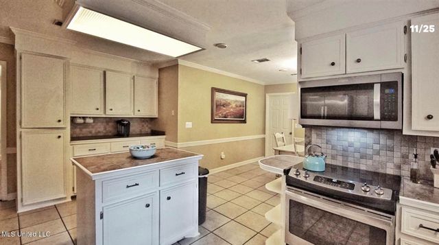 7067 Edgewater Drive, Ridgeland, MS 39157