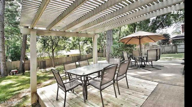 7067 Edgewater Drive, Ridgeland, MS 39157