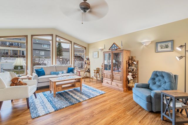 801 E Huron Dr, Spokane, WA 99208