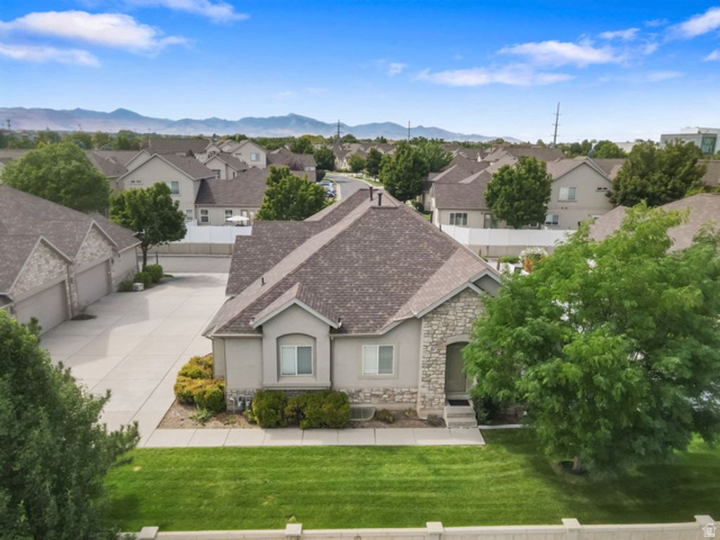 10797 S WYNVIEW LN, South Jordan, UT 84095 — photo 2