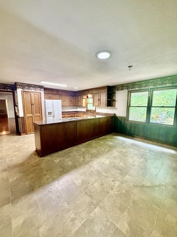 230 Raven Bluff Rd, Lawrenceburg, TN 38464